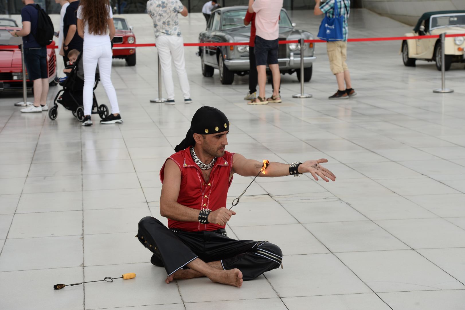 Exhibition of classic cars held in front of Heydar Aliyev Center (PHOTO)