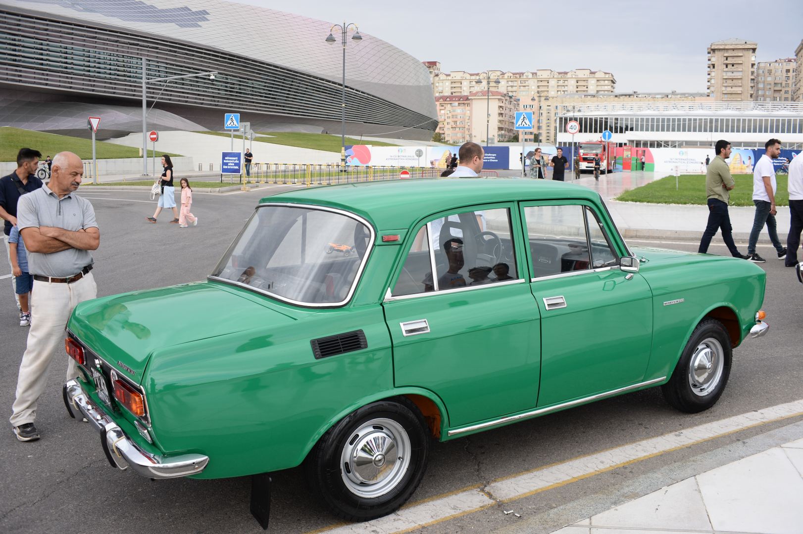 Exhibition of classic cars held in front of Heydar Aliyev Center (PHOTO)