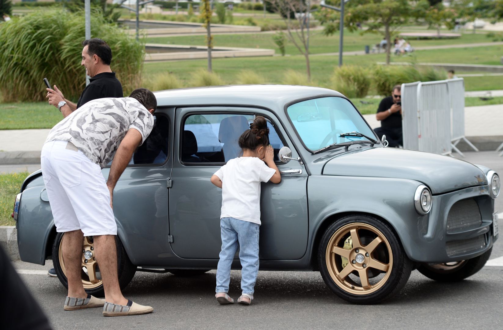 Exhibition of classic cars held in front of Heydar Aliyev Center (PHOTO)