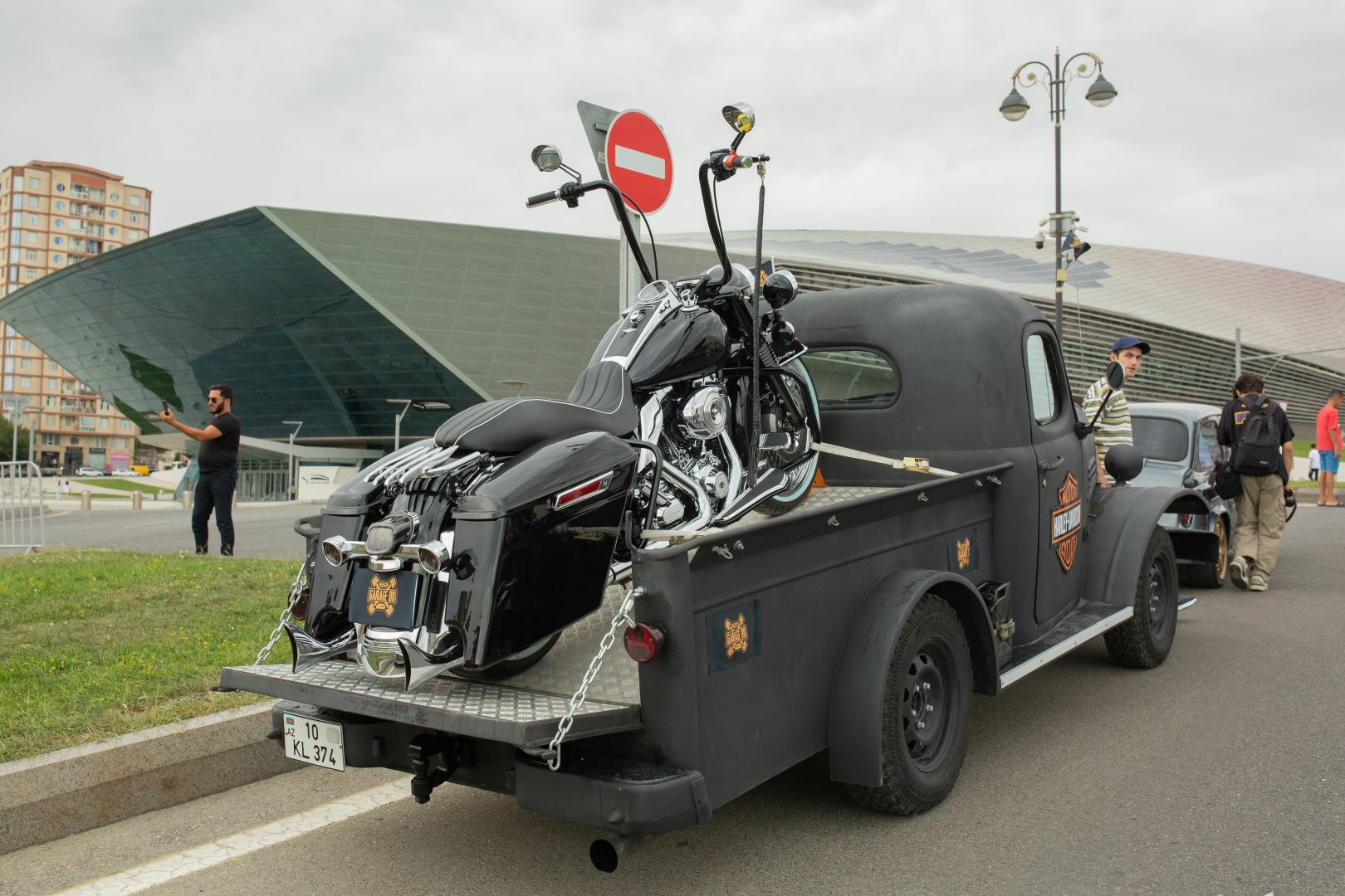 Exhibition of classic cars held in front of Heydar Aliyev Center (PHOTO)