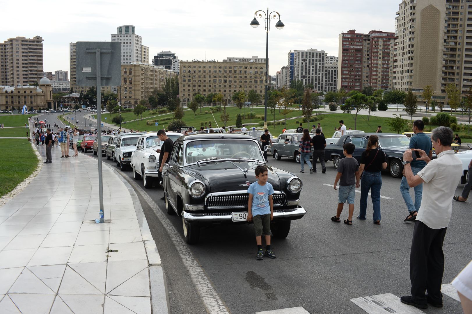 Exhibition of classic cars held in front of Heydar Aliyev Center (PHOTO)
