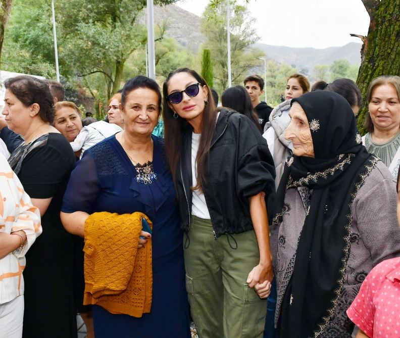 President Ilham Aliyev, First Lady Mehriban Aliyeva get acquainted with work done in Lachin's Zabukh, meet village residents (PHOTO/VIDEO)