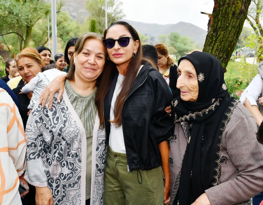 President Ilham Aliyev, First Lady Mehriban Aliyeva get acquainted with work done in Lachin's Zabukh, meet village residents (PHOTO/VIDEO)