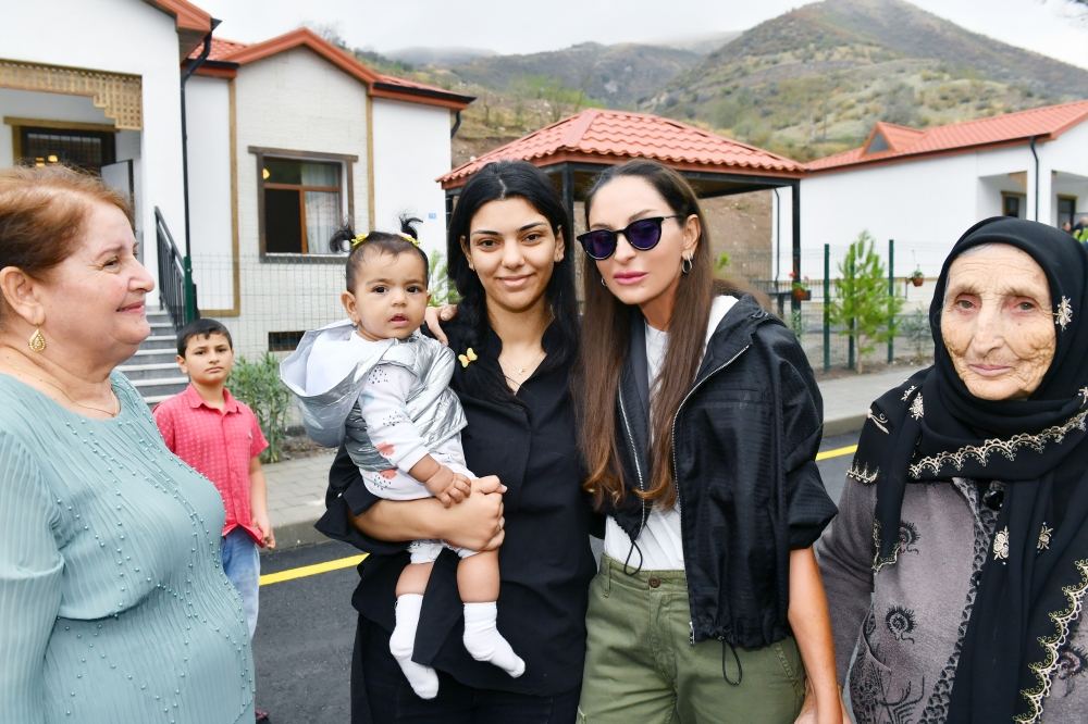 President Ilham Aliyev, First Lady Mehriban Aliyeva get acquainted with work done in Lachin's Zabukh, meet village residents (PHOTO/VIDEO)