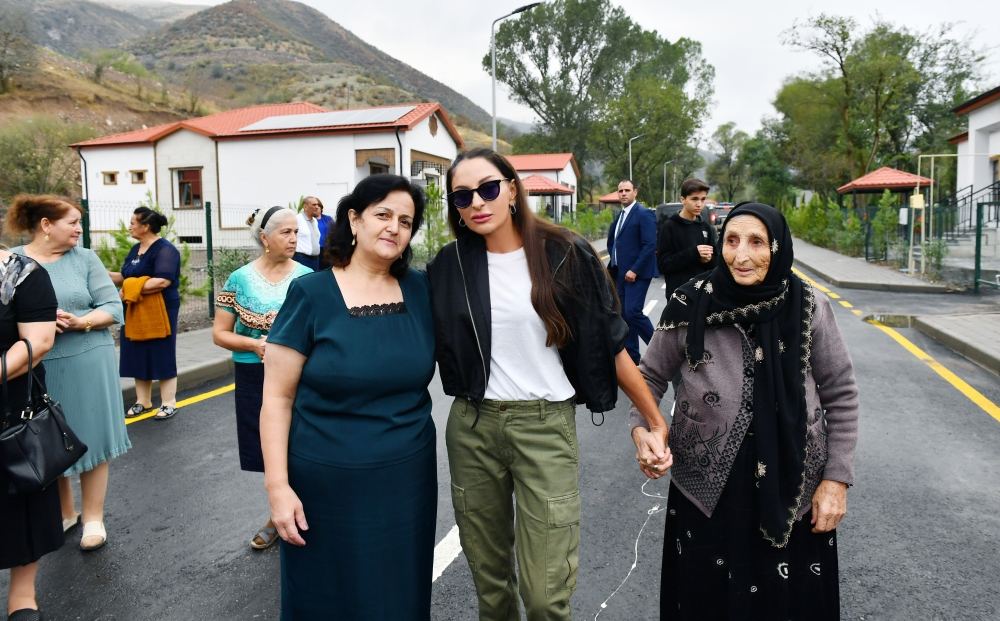 President Ilham Aliyev, First Lady Mehriban Aliyeva get acquainted with work done in Lachin's Zabukh, meet village residents (PHOTO/VIDEO)
