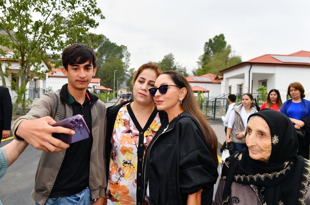 President Ilham Aliyev, First Lady Mehriban Aliyeva get acquainted with work done in Lachin's Zabukh, meet village residents (PHOTO/VIDEO)