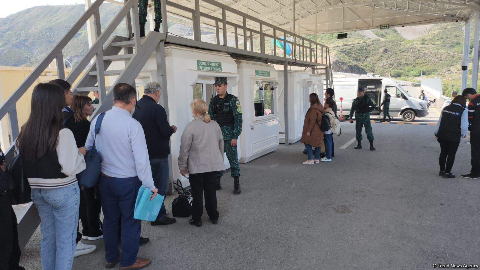 More people of Armenian origin leave Azerbaijan's Karabakh (PHOTO)