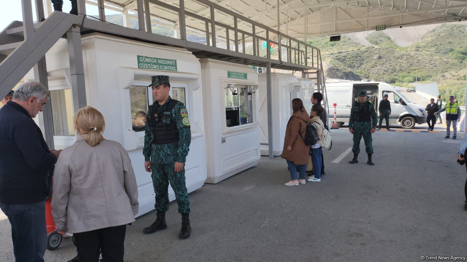 More people of Armenian origin leave Azerbaijan's Karabakh (PHOTO)