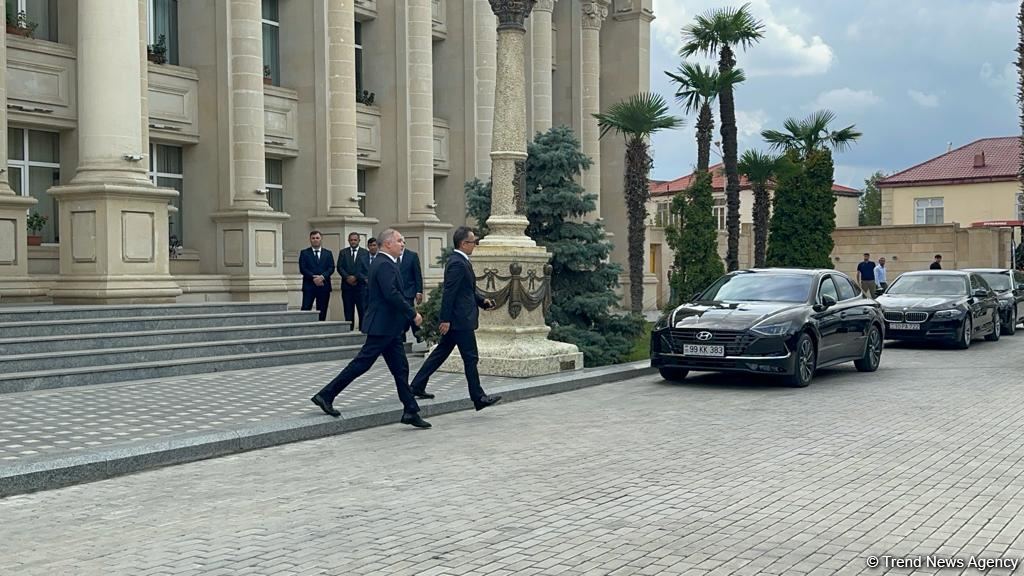 Reps of Armenian residents of Karabakh leave Azerbaijan's Yevlakh (PHOTO/VIDEO)