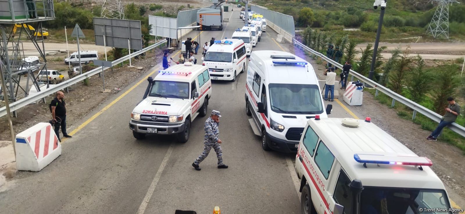 Ambulances accompanied by ICRC pass from Gorus in direction of Azerbaijan's Khankendi (PHOTO)