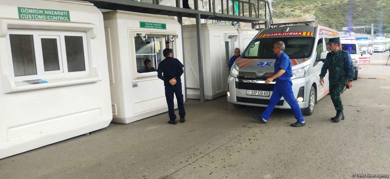 Ambulances accompanied by ICRC pass from Gorus in direction of Azerbaijan's Khankendi (PHOTO)