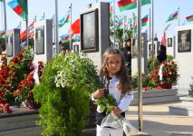 Azerbaijani people honor memory of second Karabakh war Martyrs (PHOTO)