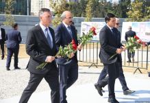 State and public figures of Azerbaijan continue to visit Victory Park (PHOTO)