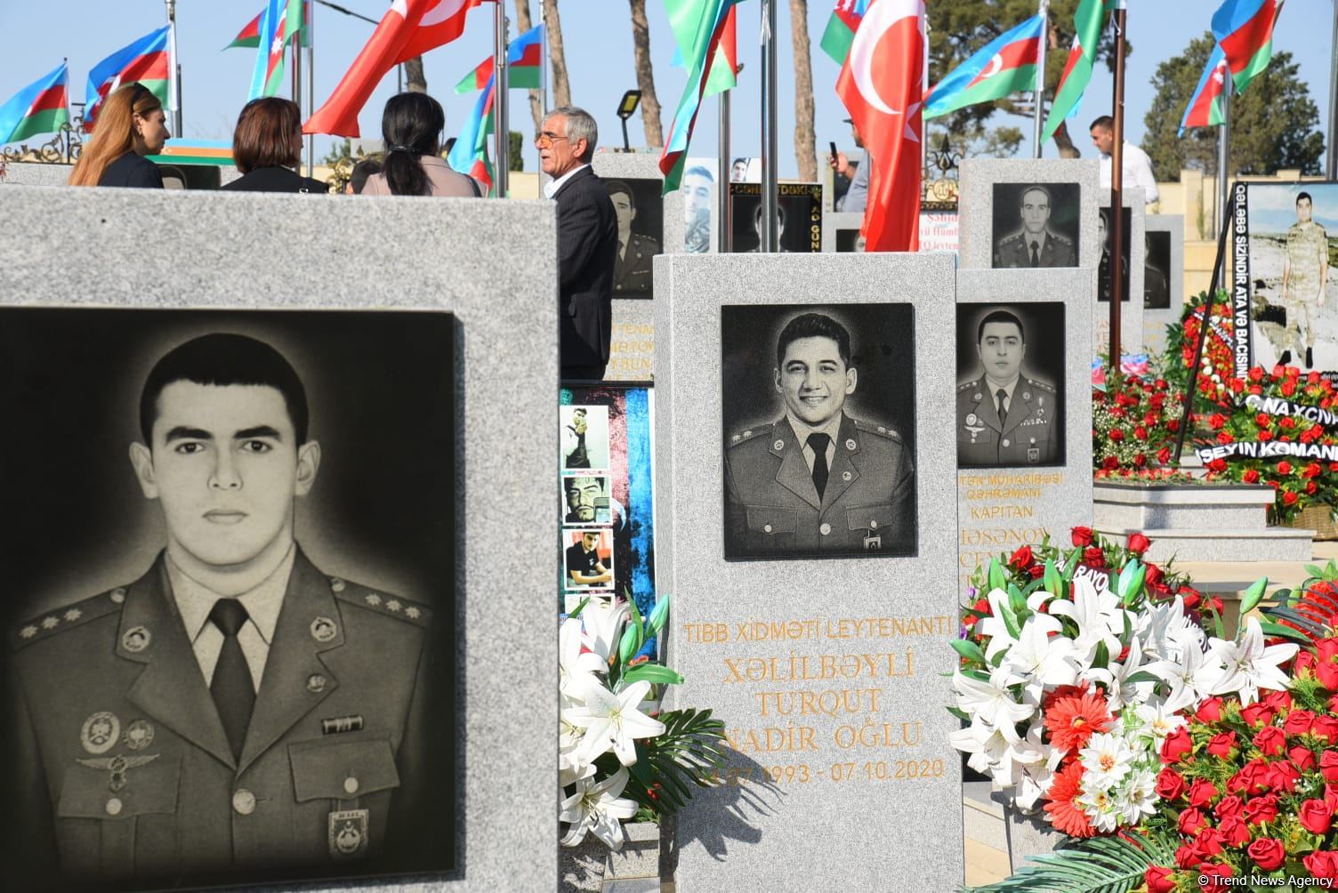 Azerbaijani people honor memory of second Karabakh war Martyrs (PHOTO)
