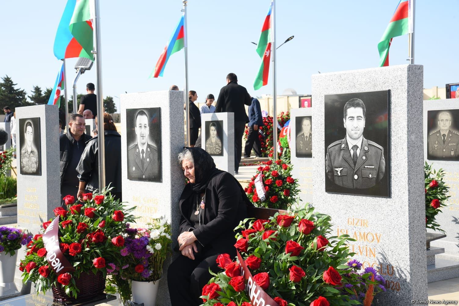 Azerbaijani people honor memory of second Karabakh war Martyrs (PHOTO)