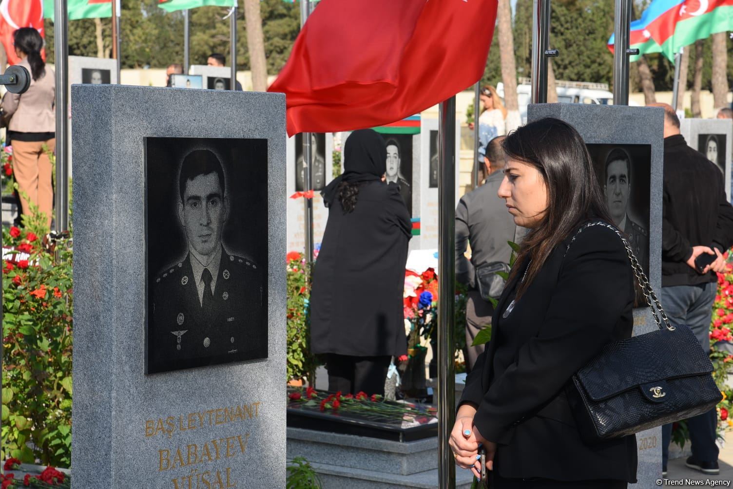 Azerbaijani people honor memory of second Karabakh war Martyrs (PHOTO)
