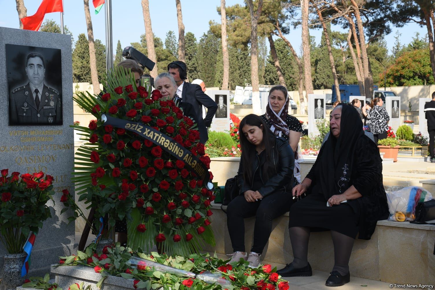 Azerbaijani people honor memory of second Karabakh war Martyrs (PHOTO)