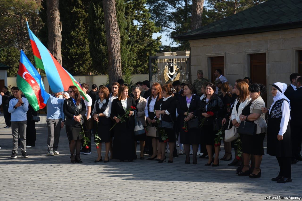 Azerbaijani people honor memory of second Karabakh war Martyrs (PHOTO)