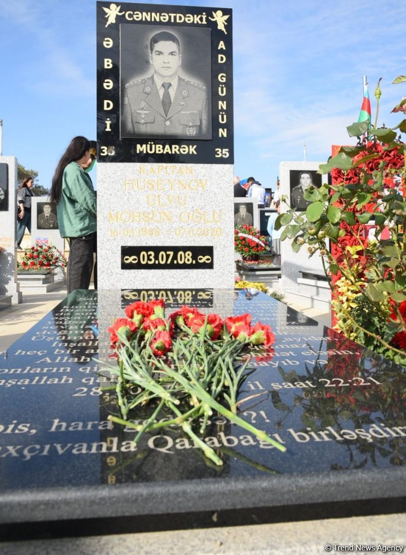 Azerbaijani people honor memory of second Karabakh war Martyrs (PHOTO)