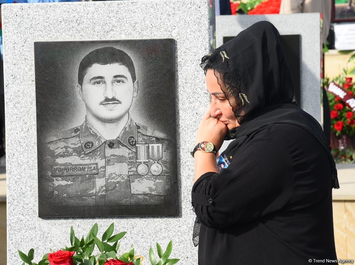 Azerbaijani people honor memory of second Karabakh war Martyrs (PHOTO)