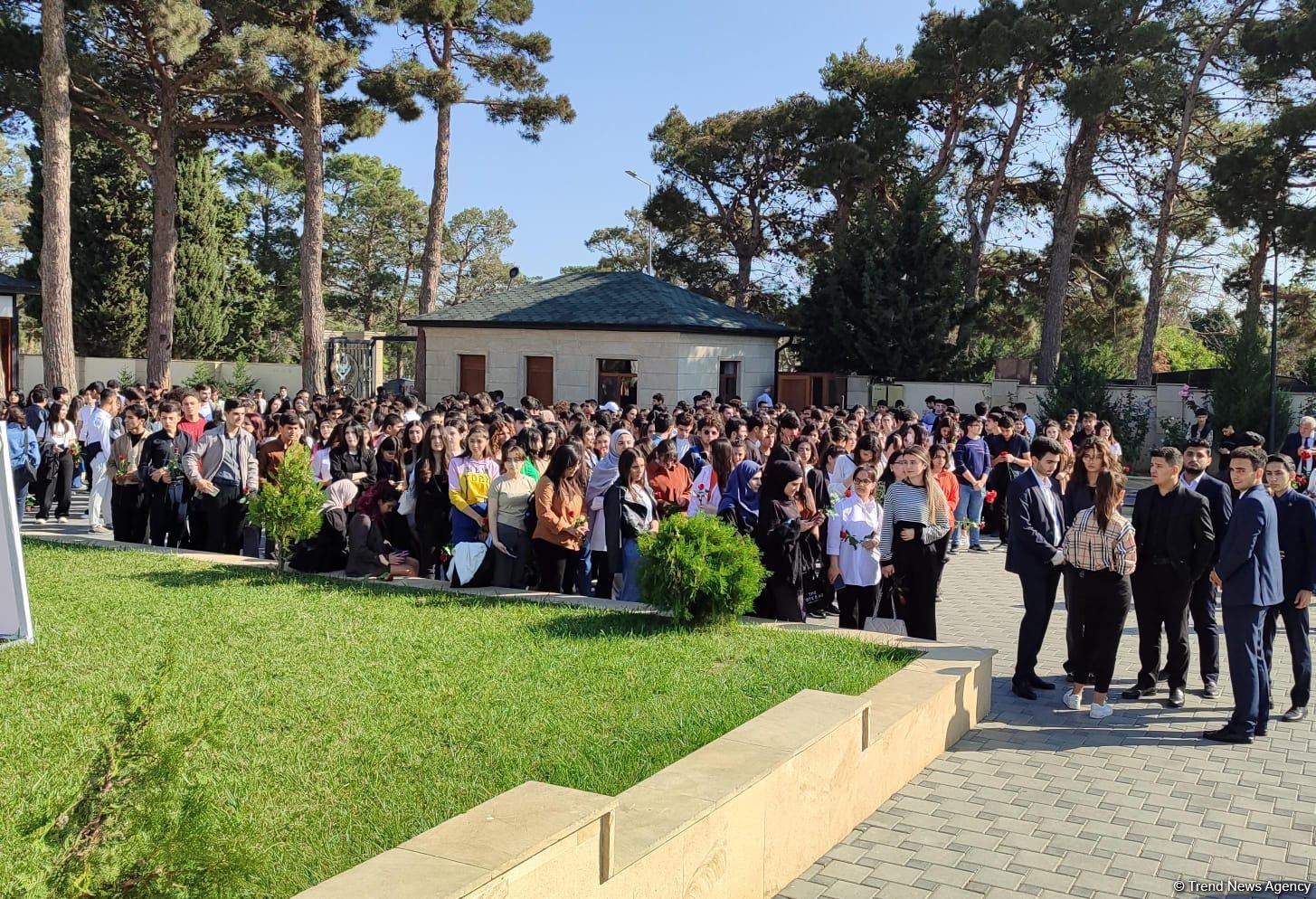 Azerbaijani people honor memory of second Karabakh war Martyrs (PHOTO)