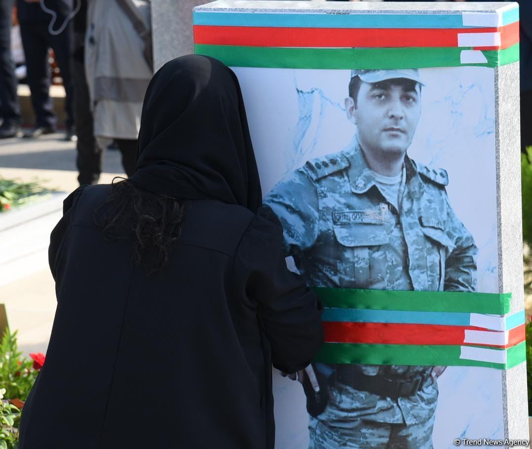 Azerbaijani people honor memory of second Karabakh war Martyrs (PHOTO)