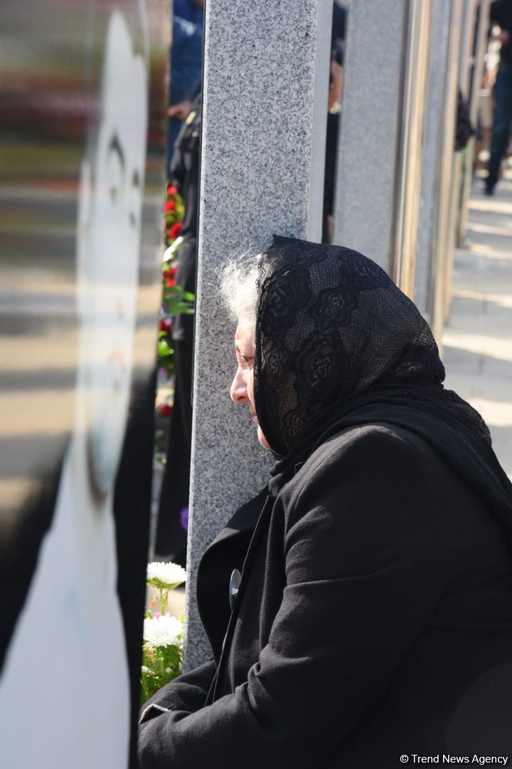 Azerbaijani people honor memory of second Karabakh war Martyrs (PHOTO)