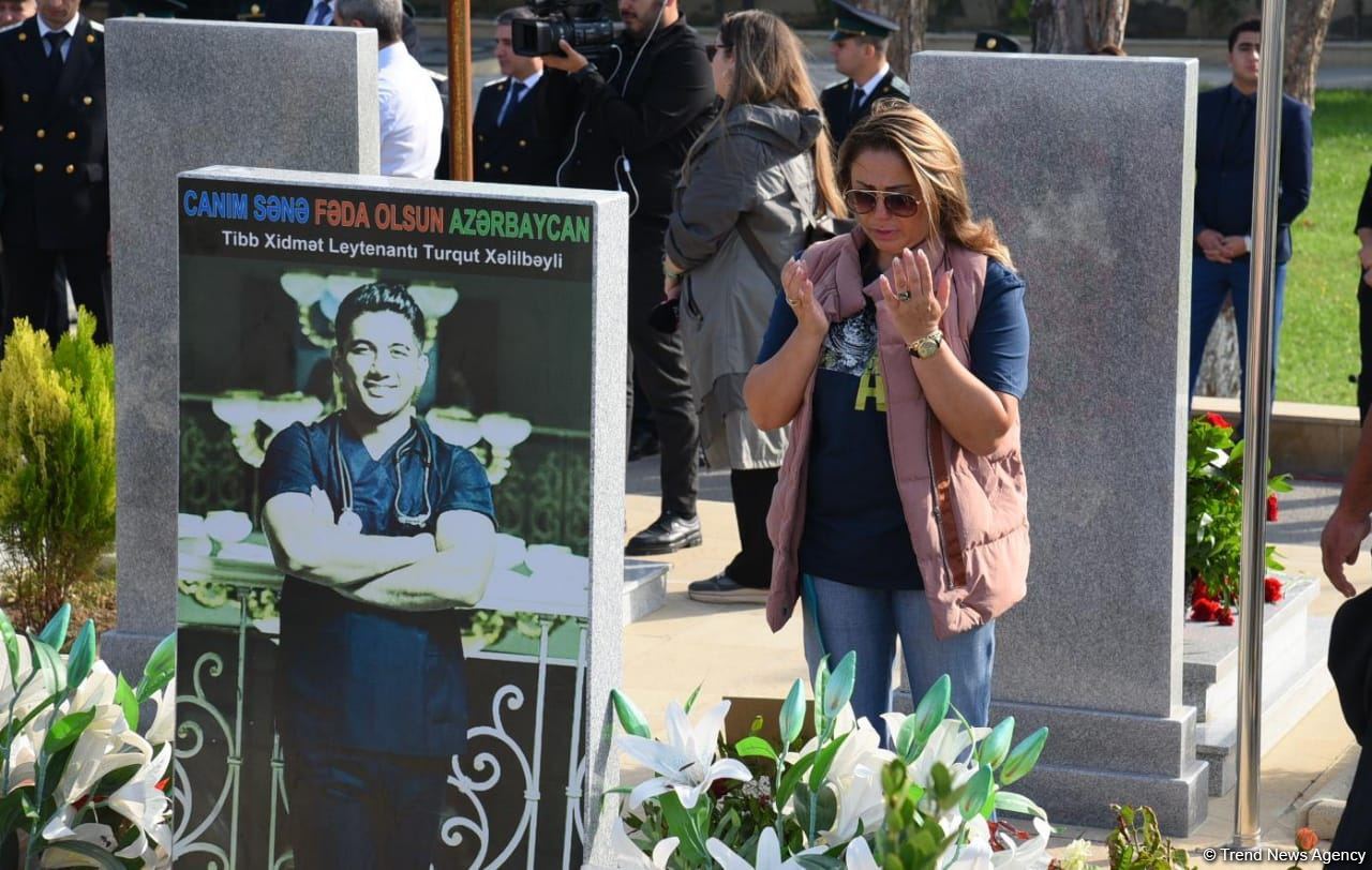 Azerbaijani people honor memory of second Karabakh war Martyrs (PHOTO)