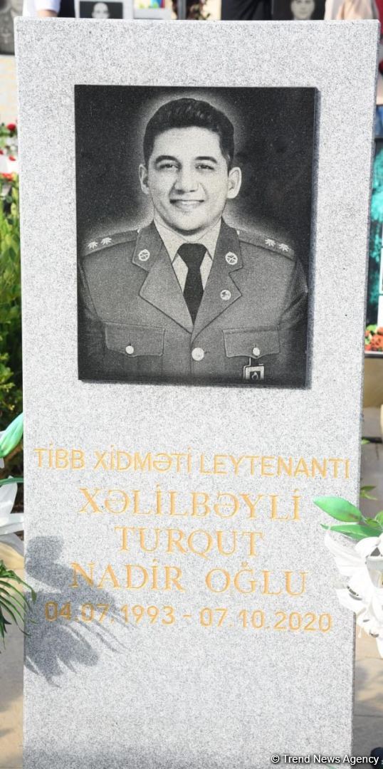 Azerbaijani people honor memory of second Karabakh war Martyrs (PHOTO)