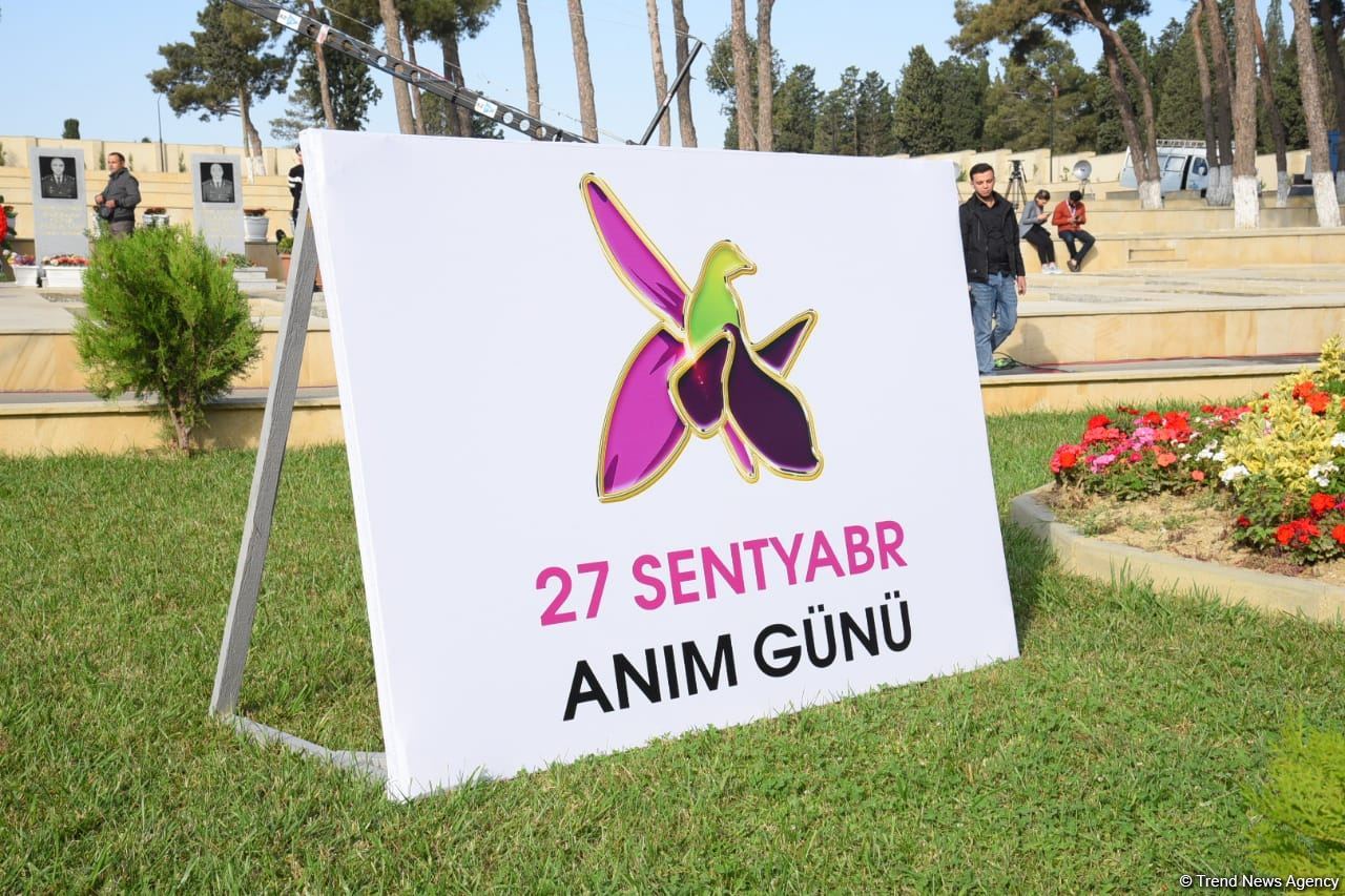 Azerbaijani people honor memory of second Karabakh war Martyrs (PHOTO)