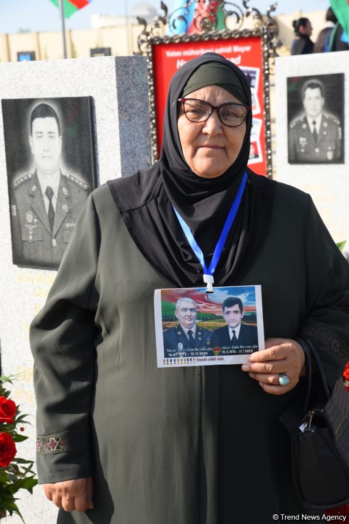 Azerbaijani people honor memory of second Karabakh war Martyrs (PHOTO)
