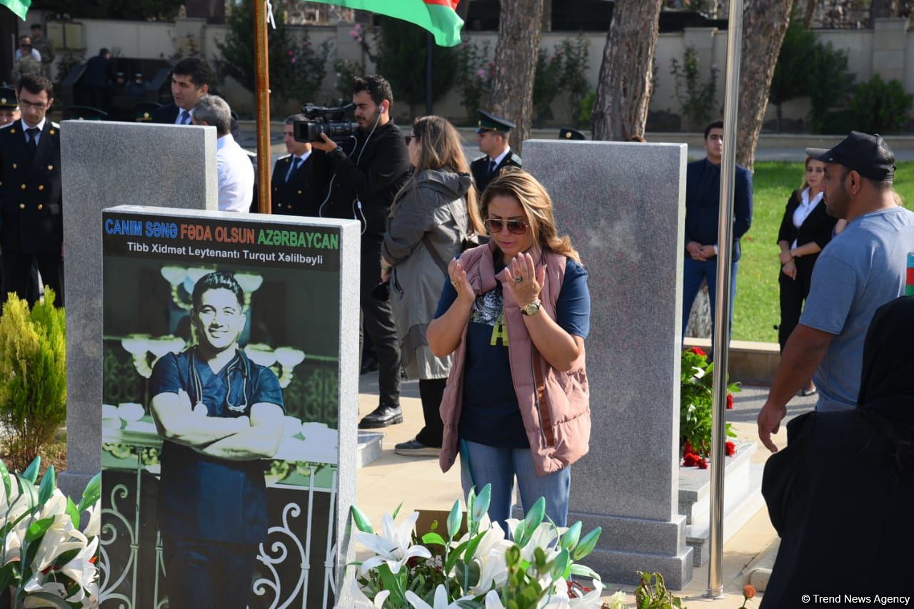 Azerbaijani people honor memory of second Karabakh war Martyrs (PHOTO)