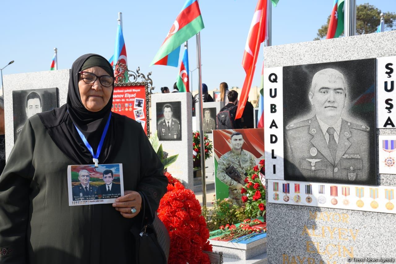 Azerbaijani people honor memory of second Karabakh war Martyrs (PHOTO)