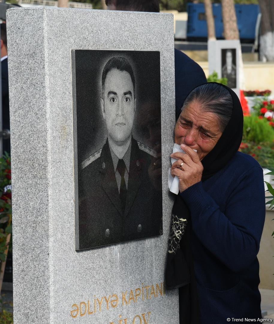 Azerbaijani people honor memory of second Karabakh war Martyrs (PHOTO)