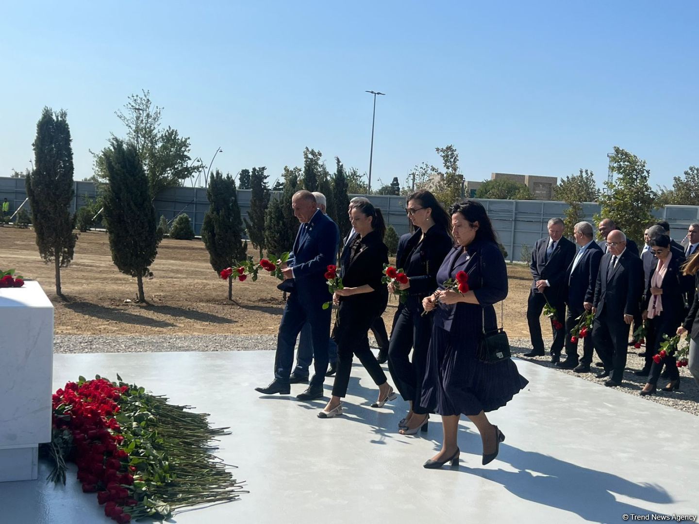 MPs, other Azerbaijani officials visit Victory Park under construction in Baku (PHOTO/VIDEO)