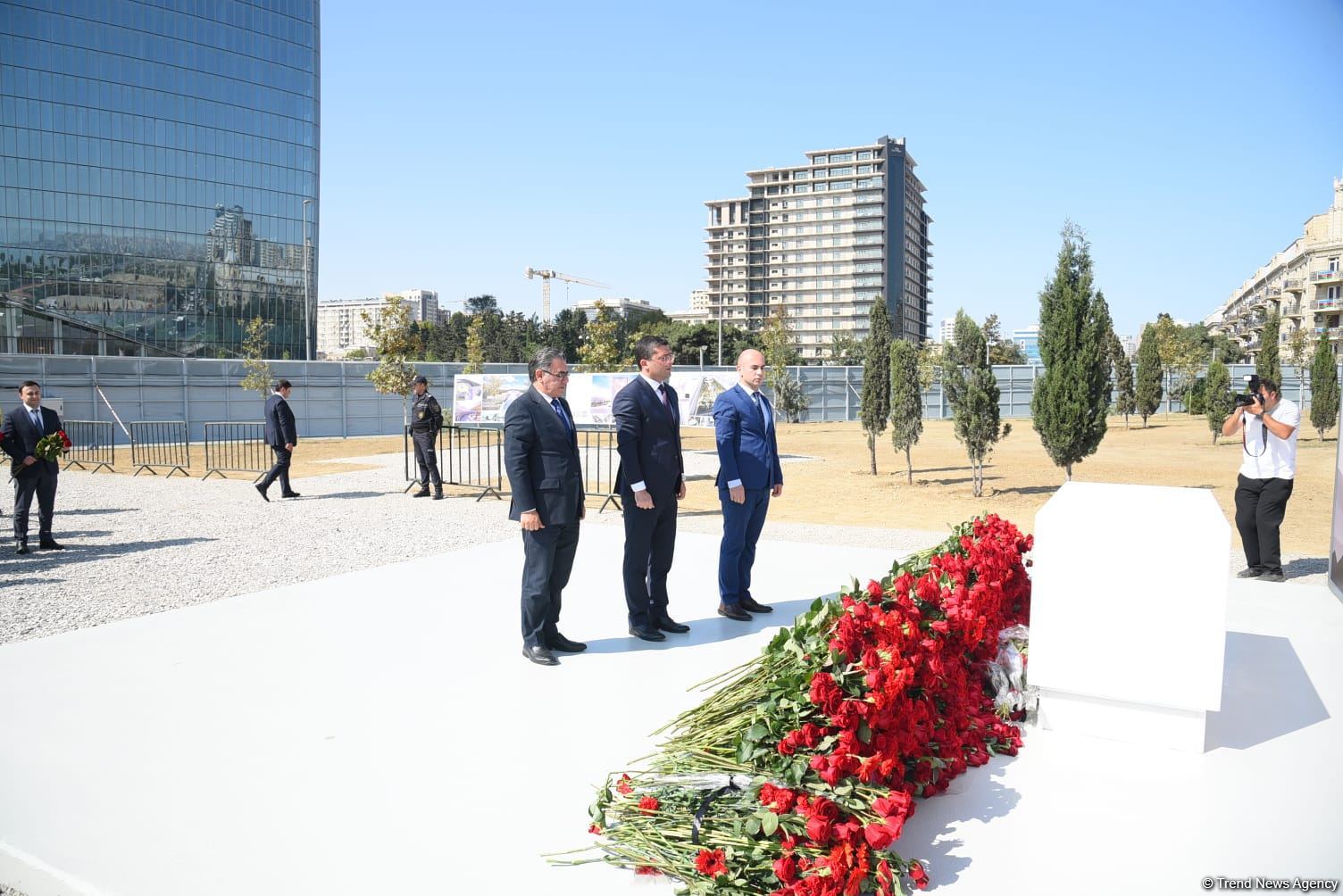 State and public figures of Azerbaijan continue to visit Victory Park (PHOTO)