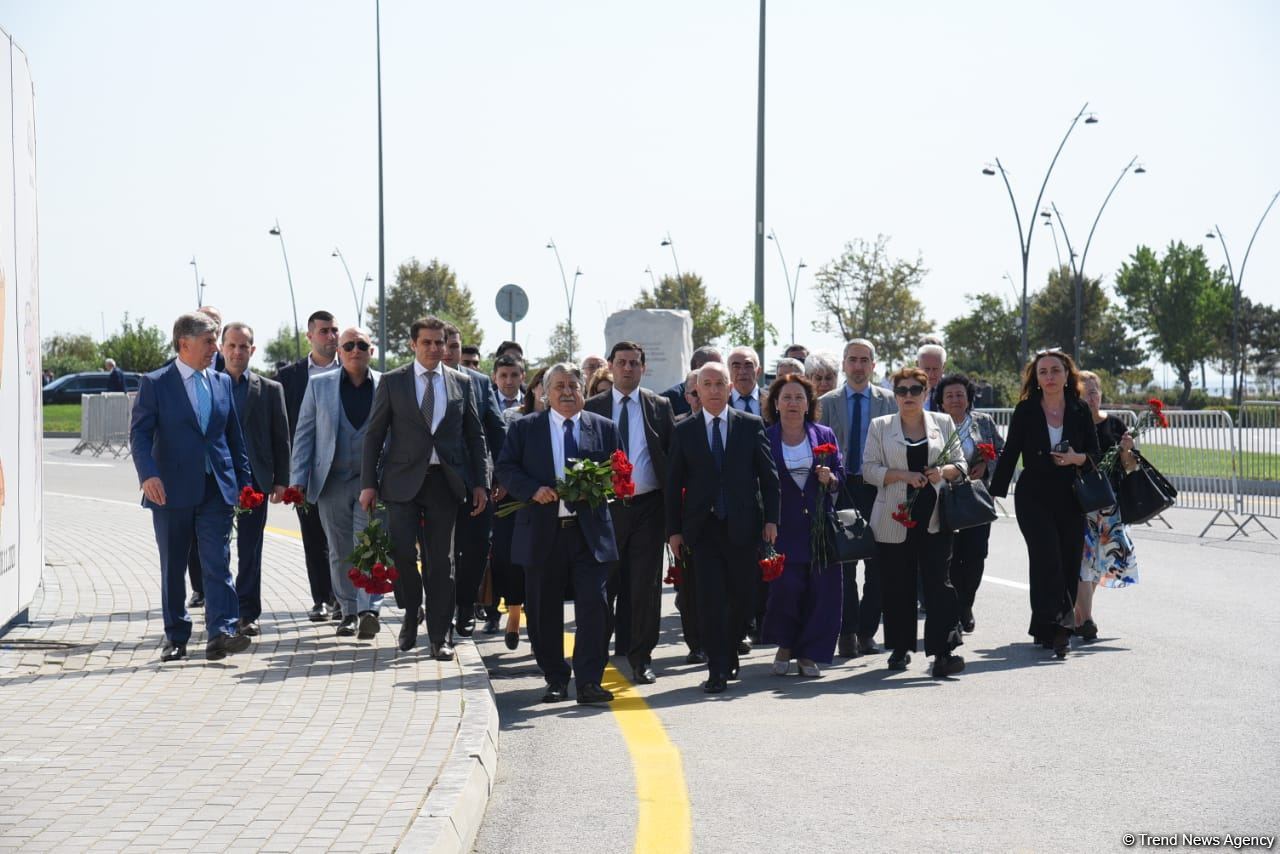 State and public figures of Azerbaijan continue to visit Victory Park (PHOTO)