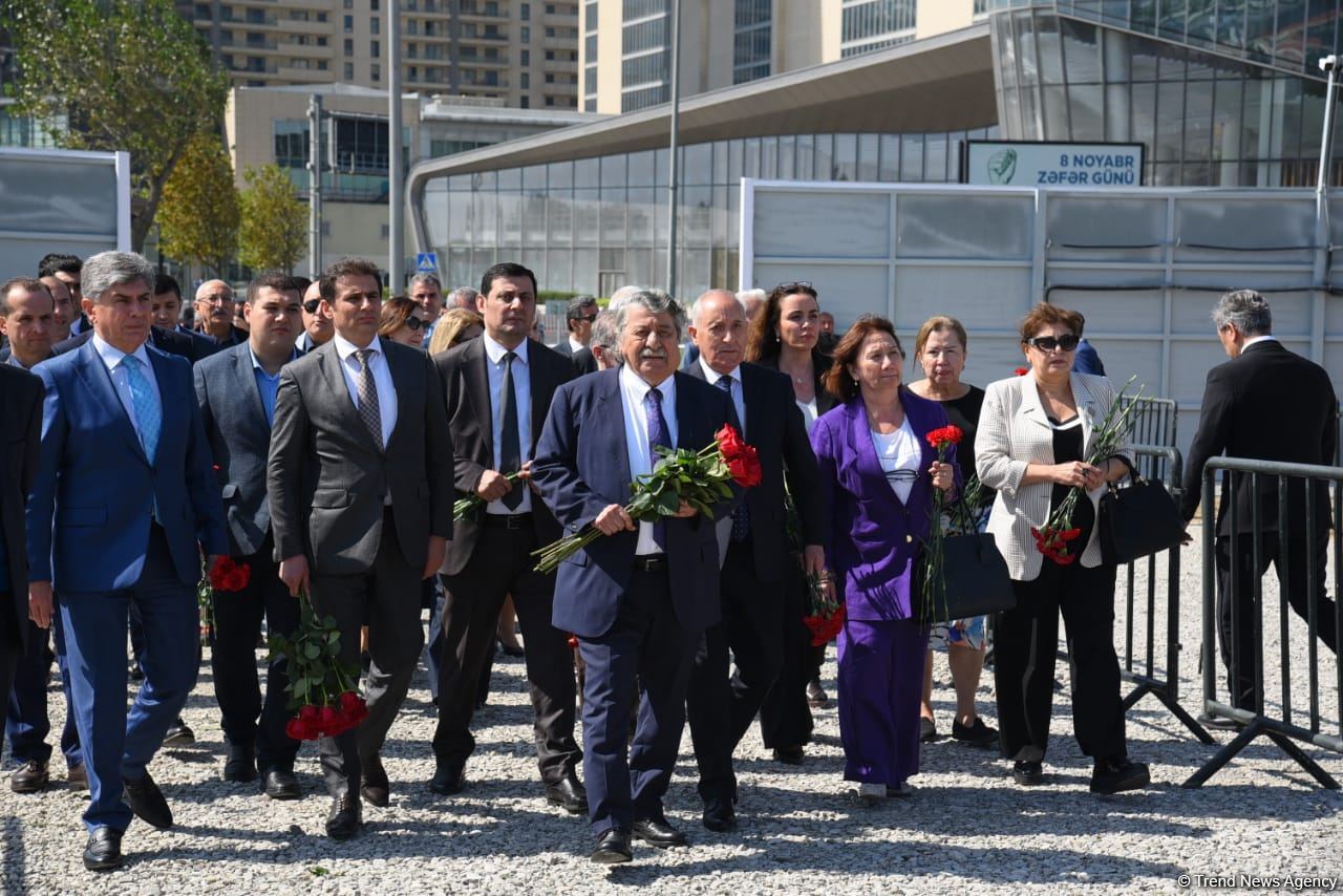 State and public figures of Azerbaijan continue to visit Victory Park (PHOTO)