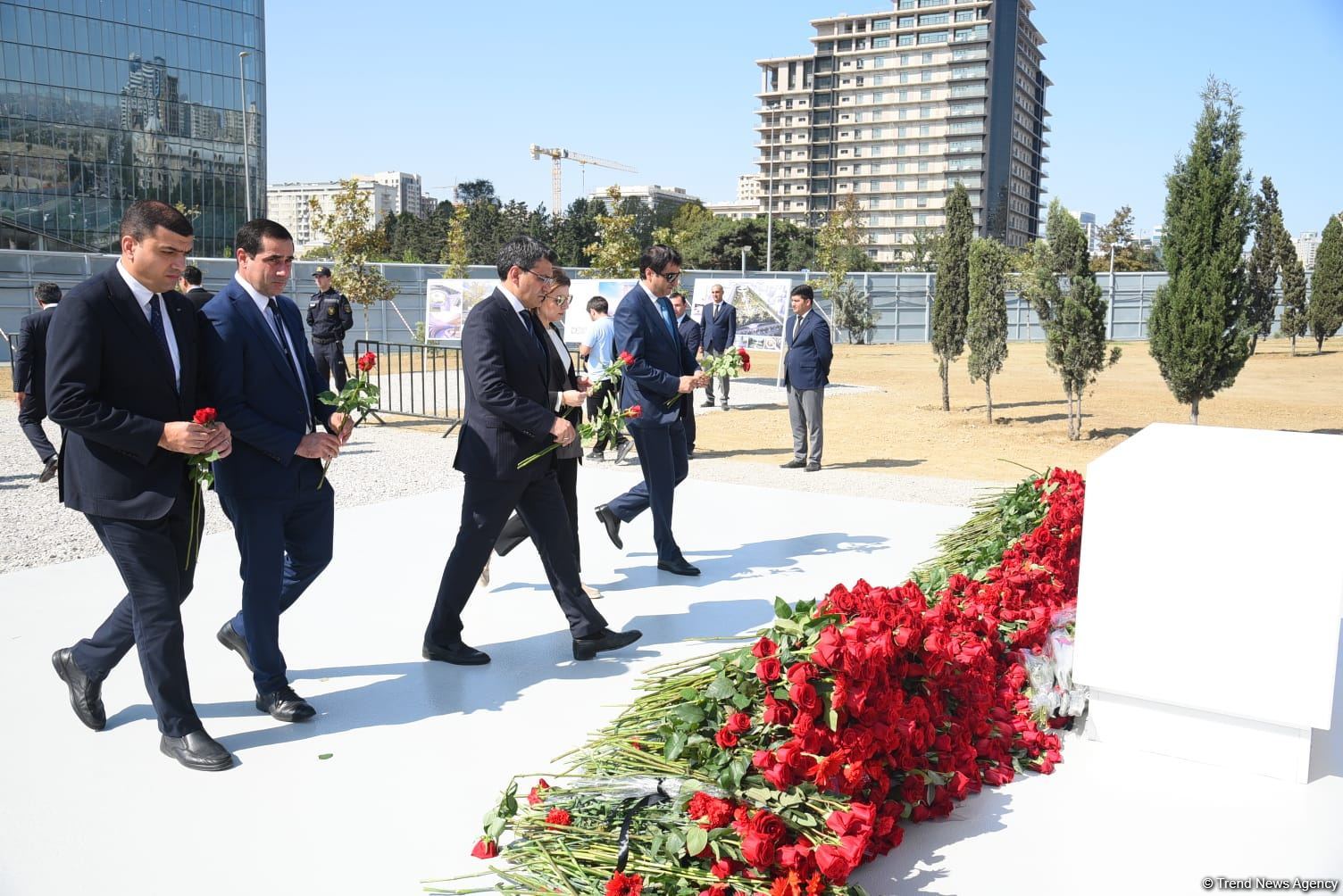 State and public figures of Azerbaijan continue to visit Victory Park (PHOTO)