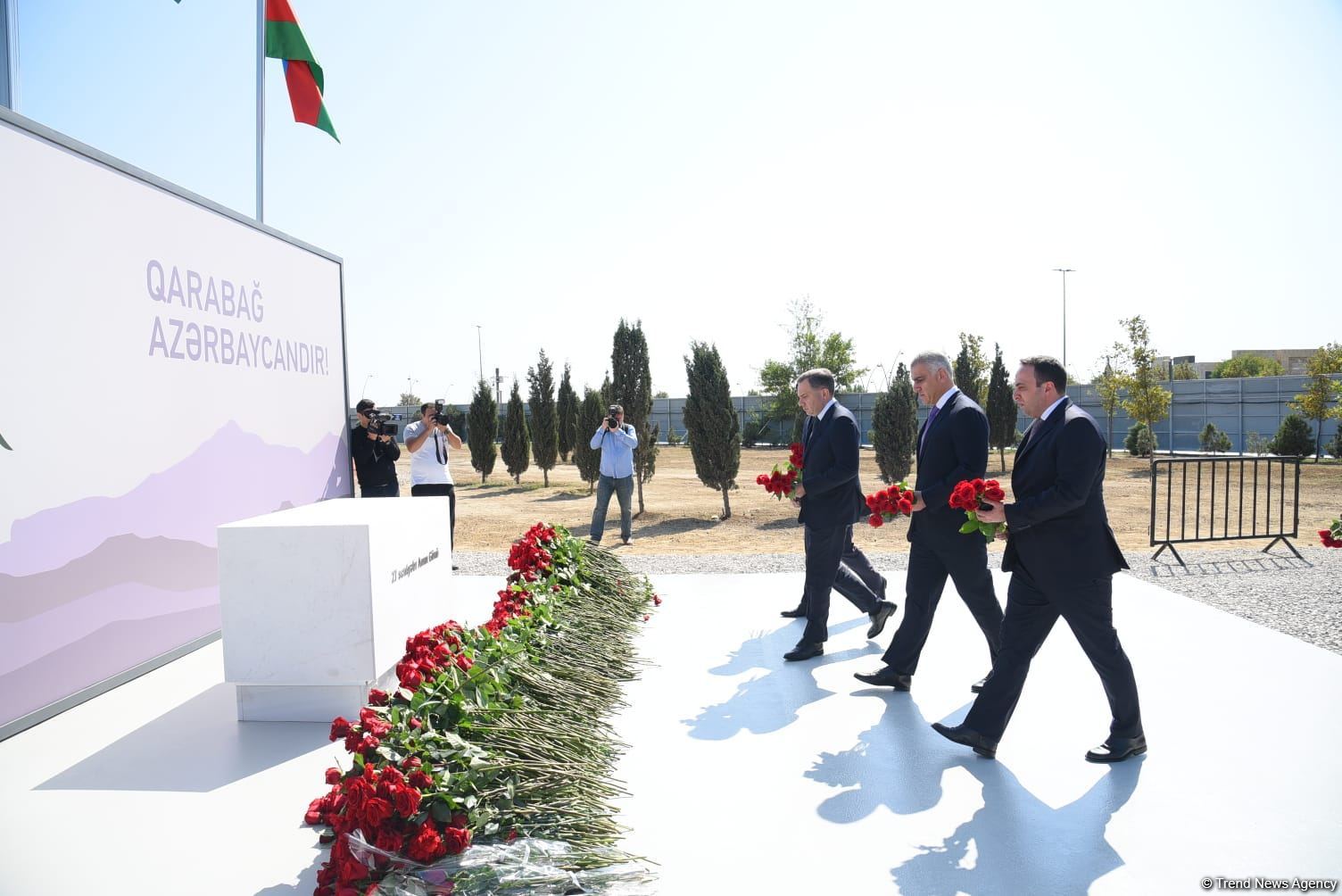 State and public figures of Azerbaijan continue to visit Victory Park (PHOTO)