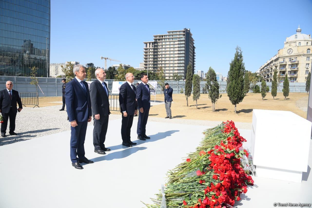 State and public figures of Azerbaijan continue to visit Victory Park (PHOTO)