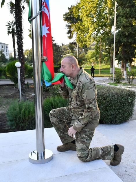 President Ilham Aliyev raises national flag of Azerbaijan in Khojavand town (PHOTO/VIDEO)