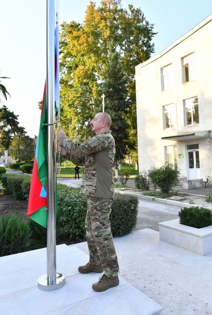 President Ilham Aliyev raises national flag of Azerbaijan in Khojavand town (PHOTO/VIDEO)