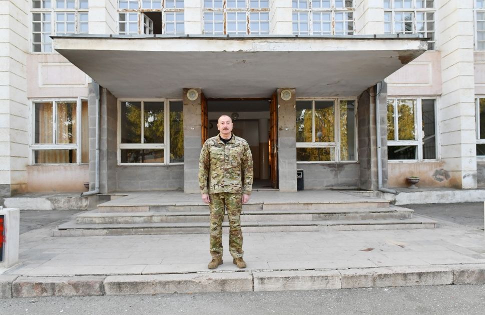President Ilham Aliyev raises national flag of Azerbaijan in Khojavand town (PHOTO/VIDEO)