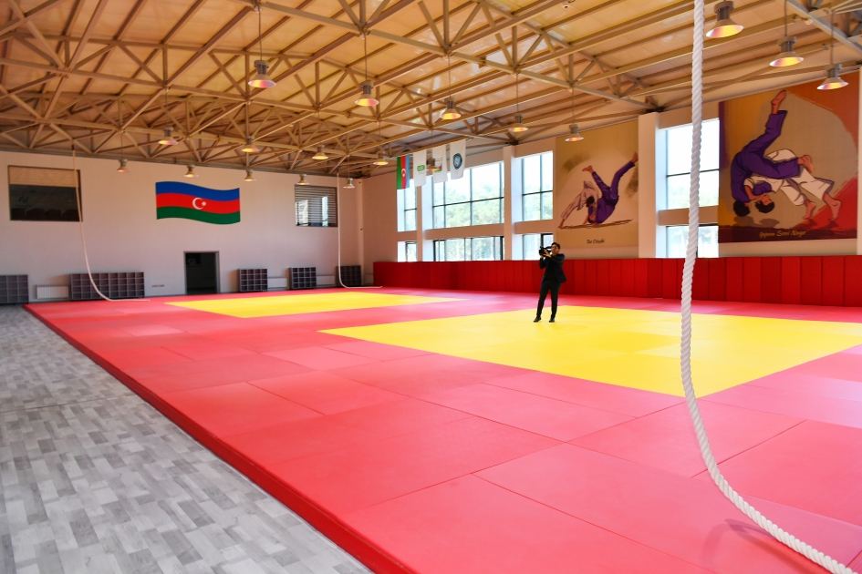 President Ilham Aliyev views conditions created at rebuilt Sumgayit City Stadium (PHOTO/VIDEO)