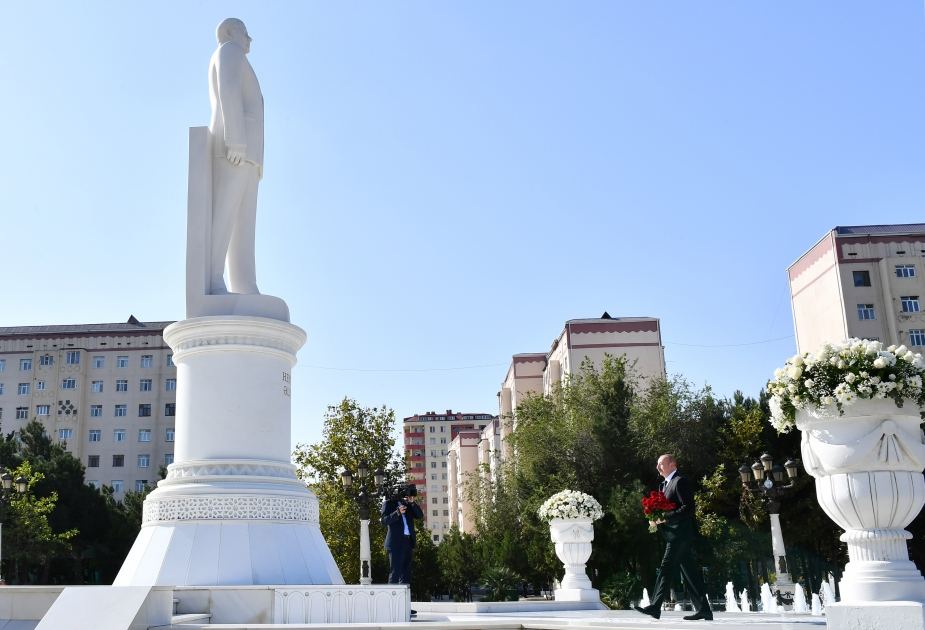 President Ilham Aliyev visits monument to Great Leader Heydar Aliyev erected in Sumgayit (PHOTO/VIDEO)