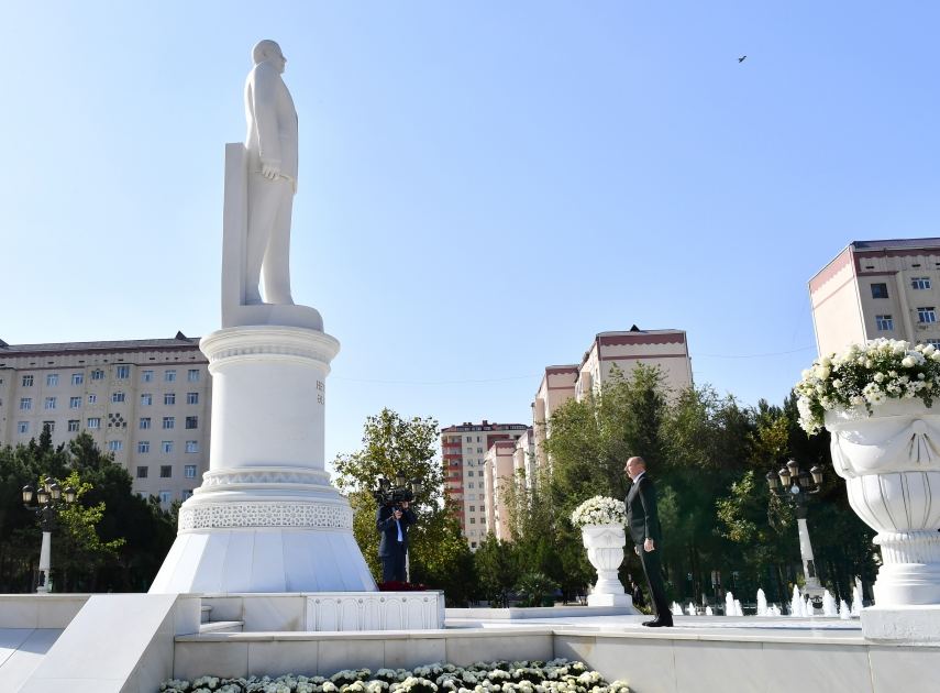 President Ilham Aliyev visits monument to Great Leader Heydar Aliyev erected in Sumgayit (PHOTO/VIDEO)