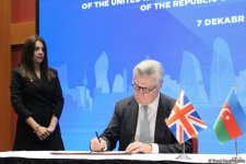 Azerbaijan, UK sign protocol of joint commission on economic cooperation (PHOTO)