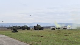 President Ilham Aliyev, President Aleksandar Vučić view military equipment and facilities (PHOTO)