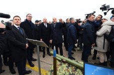 President Ilham Aliyev, President Aleksandar Vučić view military equipment and facilities (PHOTO)